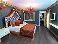 Camelot Boutique & Hotel